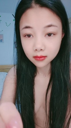 大过年了，也不忘记赚外快，卧室中和娇小老婆口交打飞机，玩穴啪啪后入女上位摇起来 截图12