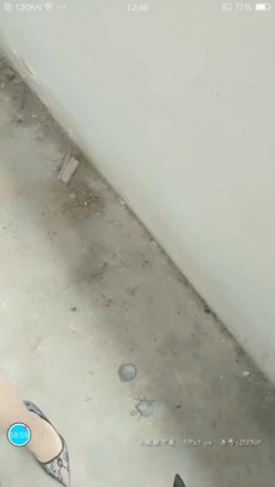 户外骚货主播BB里塞着跳蛋 和炮友在小山头 拆迁的房间里面口交 后入啪啪秀 截图10