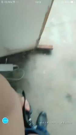 户外骚货主播BB里塞着跳蛋 和炮友在小山头 拆迁的房间里面口交 后入啪啪秀 截图15