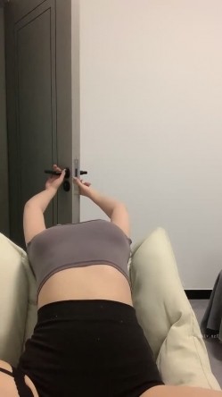 G奶校花女神【素质女人】与女同炮友互舔抠逼~穿戴假屌操逼 截图5