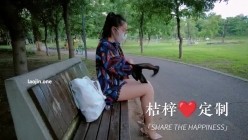 推特【桔梓】露出博主，户内外露出自慰学母狗撒尿，小区公园商场，颜值还不错，身材好胆子大 截图13