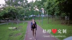 推特【桔梓】露出博主，户内外露出自慰学母狗撒尿，小区公园商场，颜值还不错，身材好胆子大 截图16