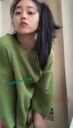 高价定制让漂亮大二学妹在宿舍挂上窗帘敢自慰大秀有舍友在不敢发出声音来 截图9
