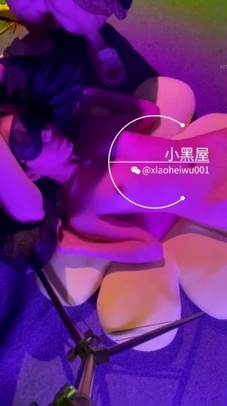 最新流出新时代网黄V信推特人气调教大咖xiaoheiwu私拍，多位极品小姐姐啪啪露出野战调教各种花样完整版 截图16