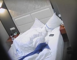 酒店摄像头破解 真实记录富二代酒店各种花式玩极品女友的小黑鲍 截图3