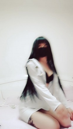 推特女神福利姬【00后大队长】未流出土豪私拍视图合集，情趣制服紫薇销魂可撸精尽人亡的节奏 截图6