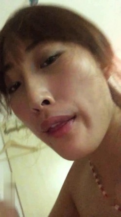 小夫妻露脸在家啪啪自拍视频流出 试遍各种姿势 操的激烈吻的也激烈 玩的非常开心 截图16