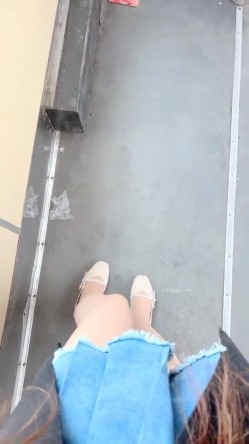 【黛西老师】商场~马路~树林~勾搭技师内射一屁股~露脸 截图10