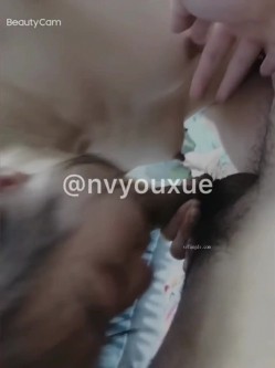 【极品泄密】推特经典大V 分享女友潇潇 站内未流出福利 截图15