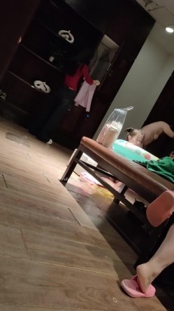 坑爹女主播【少女时代】潜入温泉洗浴会所更衣室偷拍浴客更衣超好身材少妇不遮掩袒露在外 截图1