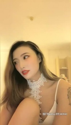 妖艳妹子【人间水蜜桃】和闺蜜一起玩双飞，大黑牛震动口交上位骑乘猛操 截图10