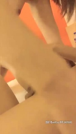 妖艳妹子【人间水蜜桃】和闺蜜一起玩双飞，大黑牛震动口交上位骑乘猛操 截图14