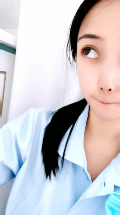 真实医院爆乳护士~【温柔小护士】颜值惊艳~病房 公厕露出，降薪后再创业，不得不说这个奶子真的不错 截图8