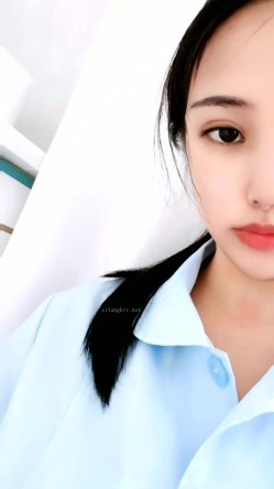 真实医院爆乳护士~【温柔小护士】颜值惊艳~病房 公厕露出，降薪后再创业，不得不说这个奶子真的不错 截图12