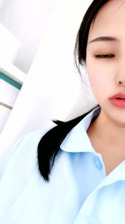 真实医院爆乳护士~【温柔小护士】颜值惊艳~病房 公厕露出，降薪后再创业，不得不说这个奶子真的不错 截图13