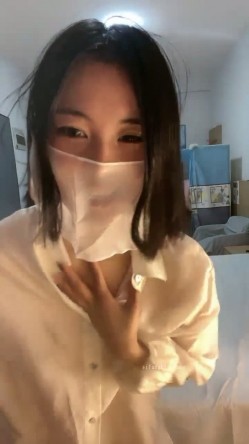 新人！御姐下海！好骚好漂亮~【兔子追乌龟】，牛仔裤小少妇，来了一段科目三，跳得不错，看得人瞬时秒硬！骚爆了！ 截图14