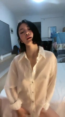 新人！御姐下海！好骚好漂亮~【兔子追乌龟】，牛仔裤小少妇，来了一段科目三，跳得不错，看得人瞬时秒硬！骚爆了！ 截图15