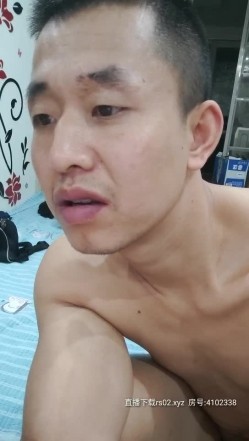 年轻小哥大战风骚熟女玩4P，黑丝高跟情趣露脸激情大战啪啪秀，口活很棒上位摇晃直顶花心，浪叫呻吟不止 截图12
