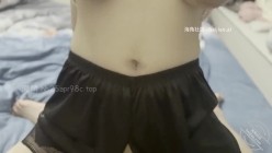 早孕期内射开裆家居裤姐姐叫声很大生怕被发现了 截图3