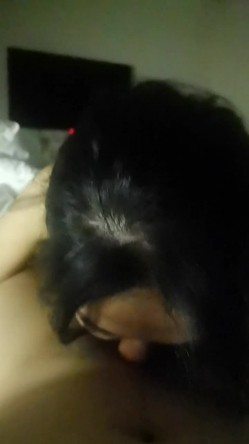 母狗露脸，深喉眼泪都呛出来了 截图14