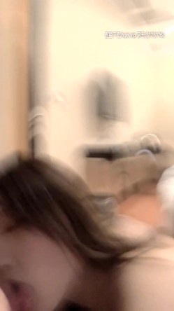 高颜值童颜巨乳〖你的娇妹妹〗凌晨和表哥啪啪磕炮 无套后入顶花心 卫生间跪舔 裹射口爆 眼神楚楚可怜 截图8