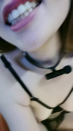 非常有味道的少妇，情趣装诱惑带着面具颜值也不错，揉奶玩逼淫声荡语，道具抽插骚穴还玩爆菊花，精彩刺激 截图9
