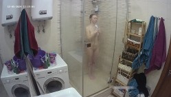 浴室日常偷拍 最萌身高差的小两口喜欢在浴室洗鸳鸯浴 顺便打个水炮 在玻璃浴室里干有种别样的刺激 截图14