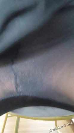 淫荡OL 老师闵儿 今天上班上了一天啦 又酸又累 是不是要帮主人舔一下脚啦 是不是想看主人玩这个玩具啊，骚话贼多 截图8