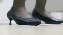 大型购物中心内部女厕偷拍 多位黑丝美女店员的各种极品美鲍鱼 截图5
