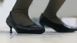 大型购物中心内部女厕偷拍 多位黑丝美女店员的各种极品美鲍鱼 截图8