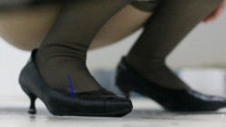 大型购物中心内部女厕偷拍 多位黑丝美女店员的各种极品美鲍鱼 截图9