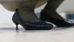 大型购物中心内部女厕偷拍 多位黑丝美女店员的各种极品美鲍鱼 截图10