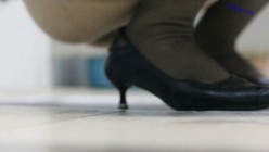 大型购物中心内部女厕偷拍 多位黑丝美女店员的各种极品美鲍鱼 截图13