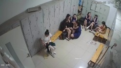 舞蹈班《监控破解》偷拍多位美女学员后台换衣服 截图4