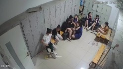 舞蹈班《监控破解》偷拍多位美女学员后台换衣服 截图8