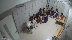 舞蹈班《监控破解》偷拍多位美女学员后台换衣服 截图9