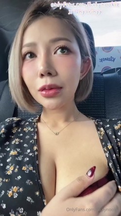 泰国零零后巨乳淫欲痴女「babynookie」OF露脸性爱私拍 巨骚！户外露出商场厕所自慰单男约炮 截图2