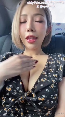 泰国零零后巨乳淫欲痴女「babynookie」OF露脸性爱私拍 巨骚！户外露出商场厕所自慰单男约炮 截图5