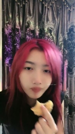 校花！成都KTV公主下海！【破处】，貌美如花的重庆妹子，尺度升级，各种掰穴 截图1