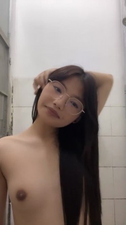 ️正宗大学生宿舍直播【困困兔】道具狂插流白浆，眼镜妹，室友睡着偷偷脱光，身材不错诱人 截图7