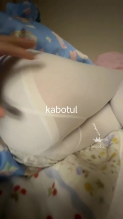 富二代真实约炮，【fKabuto】，专攻学生妹，完美露脸，坠入爱河宿舍自拍裸照，约出来酒店爆操 截图4
