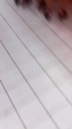 街头抄底偸拍大师无内作品臻选步行街地铁大卖场漂亮小姐姐真空无内逛街好凉快 截图4