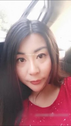 极品披肩美骚妇『哭了会怀孕』首次户外啪啪与炮友大街上车震 黑丝骚货挺会玩 深喉爆操淫语浪叫求大J8干死她 截图15