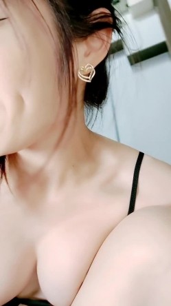 台湾骚御姐！极品大长腿！黑丝高跟鞋诱惑，道具插穴搞得好湿，淫语骚话，娇喘呻吟不断 截图16