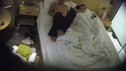 大学城民宿 吃了个泡面就上床 刚躺一会就开始动手动脚 大哥性致很高 梅开二度还内射 截图5