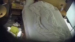 大学城民宿 吃了个泡面就上床 刚躺一会就开始动手动脚 大哥性致很高 梅开二度还内射 截图11