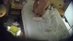大学城民宿 吃了个泡面就上床 刚躺一会就开始动手动脚 大哥性致很高 梅开二度还内射 截图15