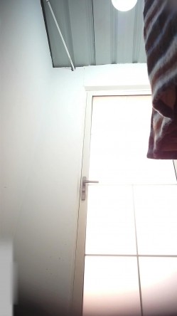 美女如云街边女公厕真实偷拍多位小姐姐方便，近景特写后位双洞清晰可见，同步露脸 截图2