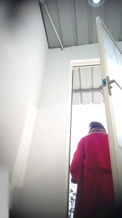 美女如云街边女公厕真实偷拍多位小姐姐方便，近景特写后位双洞清晰可见，同步露脸 截图15