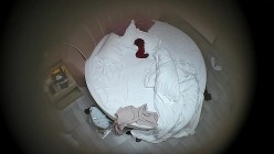 酒店偷拍 乖乖女学生掏出书包内藏的情趣黑丝疯狂深蹲爱拍摄胖男 截图15